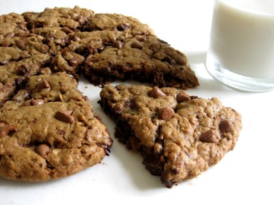 chocolate chip pizza cookie